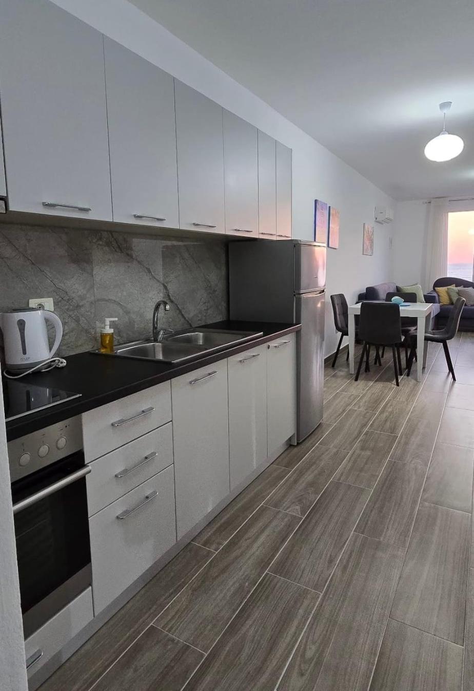 Sunny Bay Apartments ساراندا المظهر الخارجي الصورة