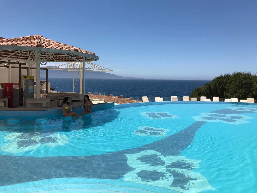 Sunny Bay Apartments ساراندا المظهر الخارجي الصورة